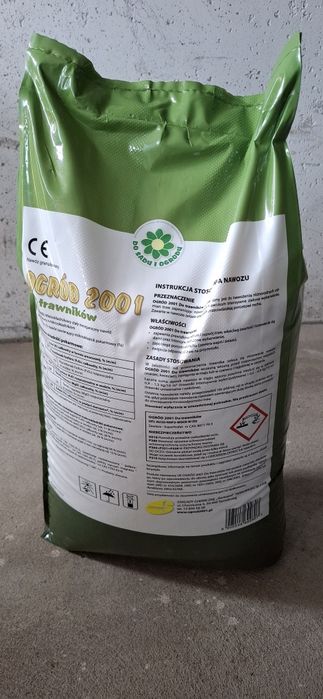 Nawóz OGRÓD 2001 do trawników NOWY 25kg