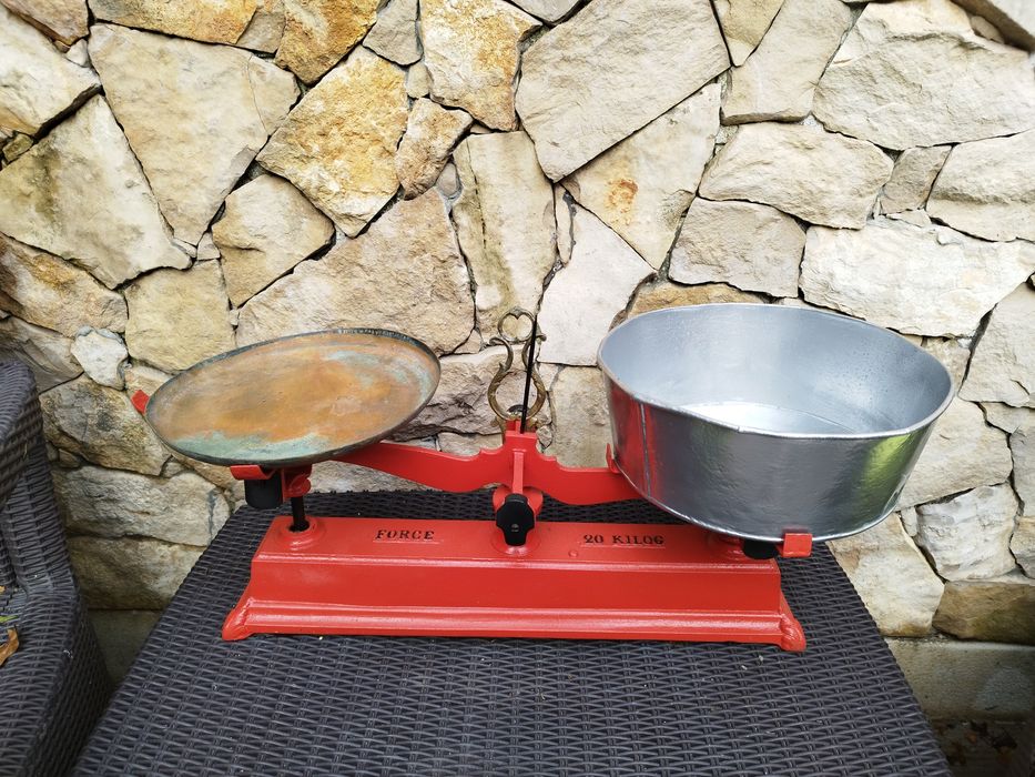 Balança antiga restaurada