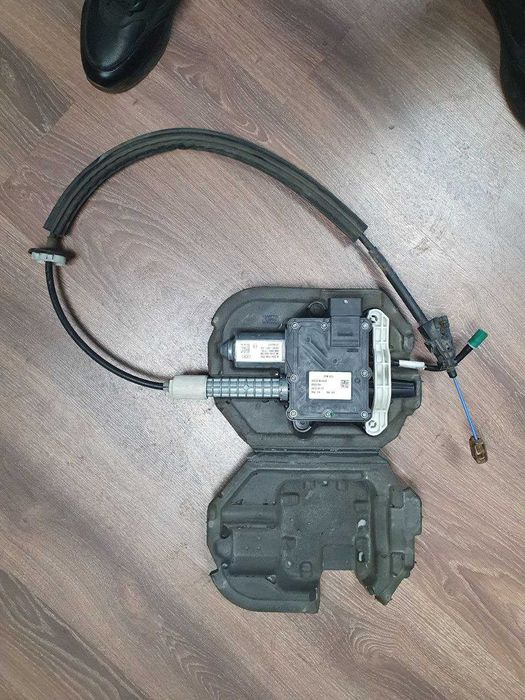 Электрический стояночный тормоз Peugeot 508