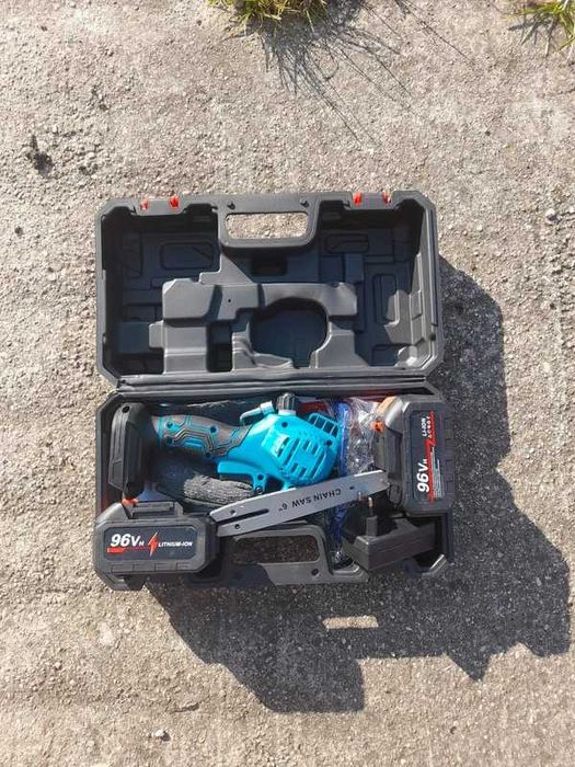 Piła elektryczna akumulatorowa łańcuchowa walizka okulary rękawiczki