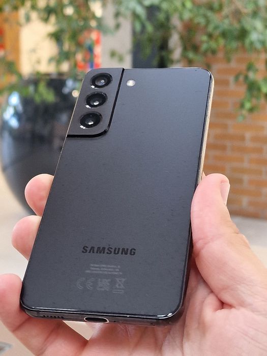 Samsung S22 8/128 GB w bardzo dobrym stanie