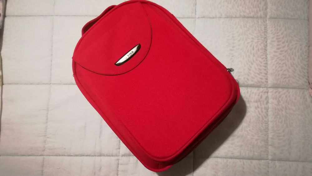 Mochila vermelha rígida com várias divisórias arrumação Viva - NOVA