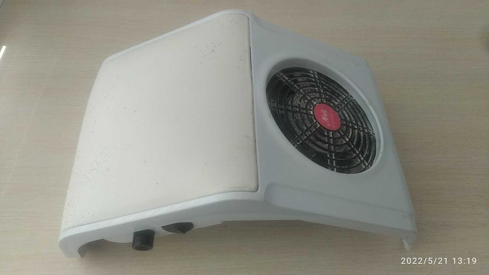 Лампы и вытяжка (без мешка) для маникюра