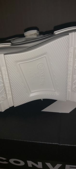 Трендові босоножки Converse