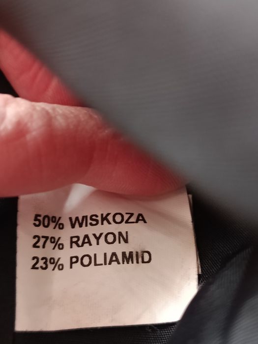 Elegancki czarny płaszcz damski rozkloszowany | klasyczny | S/M