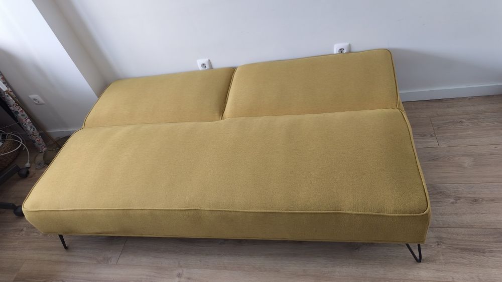 Sofá cama amarelo-mostarda