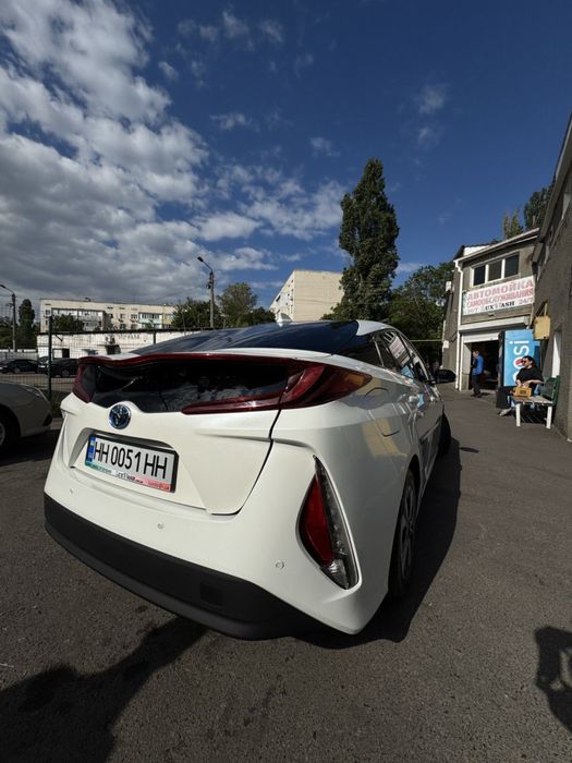 Продам toyota prius prime 2018 плагин гибрид