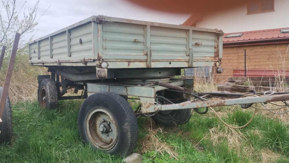 Przyczepa oraz  zgrabiarka do siana gwiazdowa