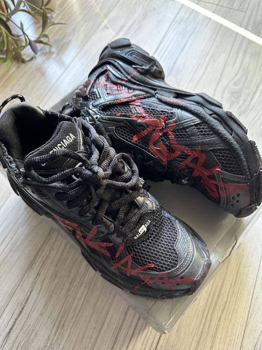Balenciaga runner 43 graffiti black