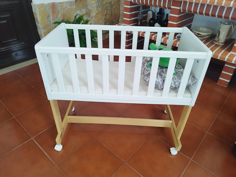 Vendo cama de bebé next to me
