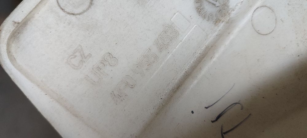 Zbiornik spryskiwaczy VW Golf 5 golf V wszystkie części pompka