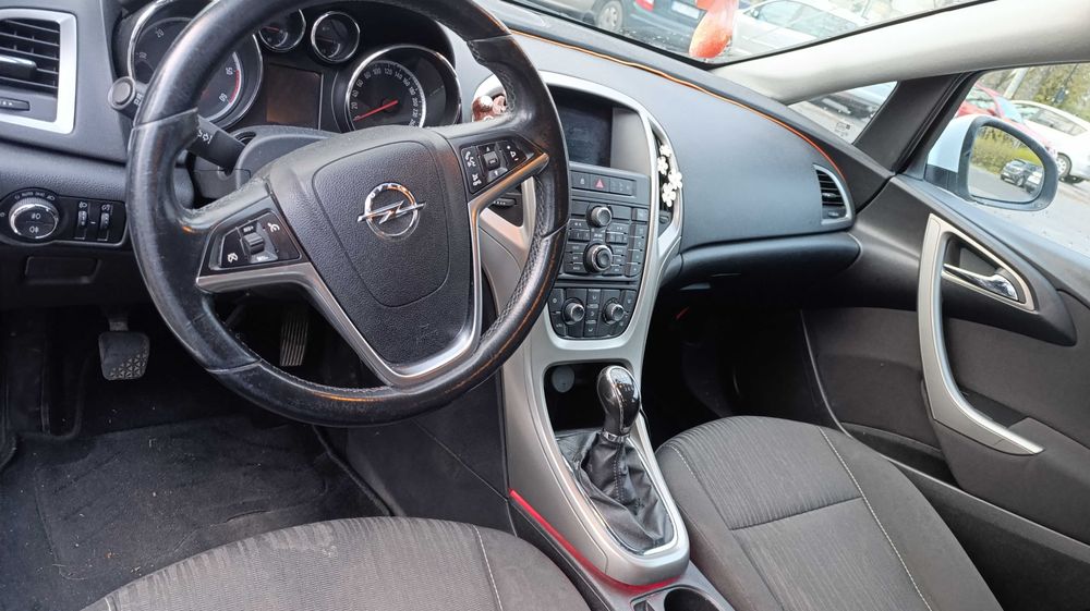 Opel astra J - sprawny