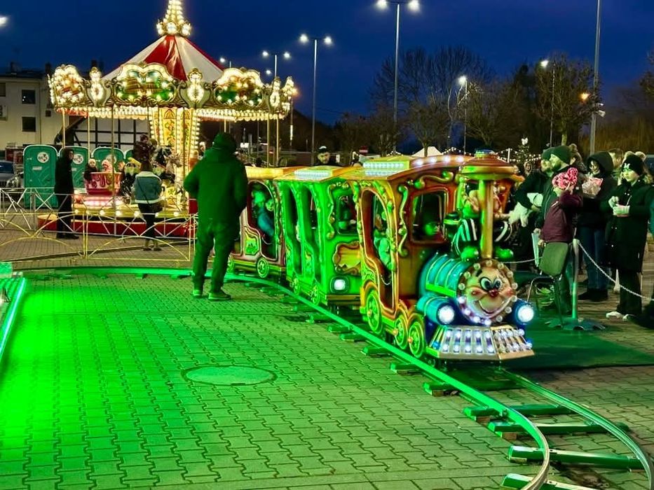 Karuzela wenecka kolejka snowtubing wiedeńska świąteczna