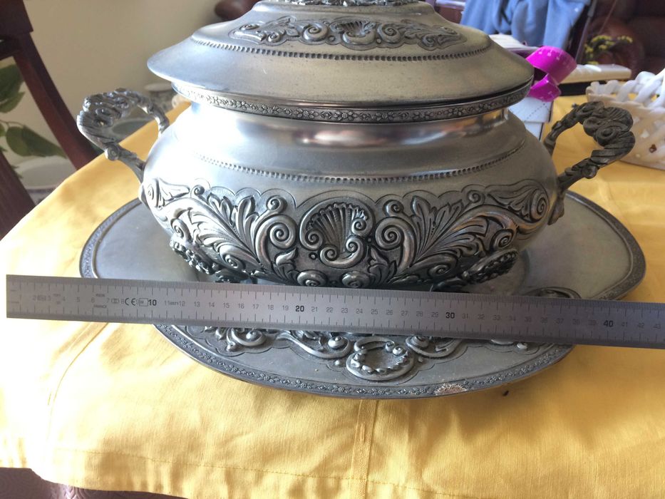Almofadas decorativas + tijela decorativa + travessa de estanho