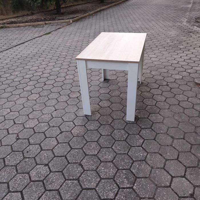 Mesa de cozinha praticamente nova