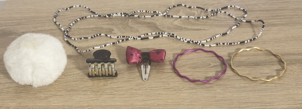 Spinki do włos breloczek puszek naszyjnik koraliki bransoletki brokat