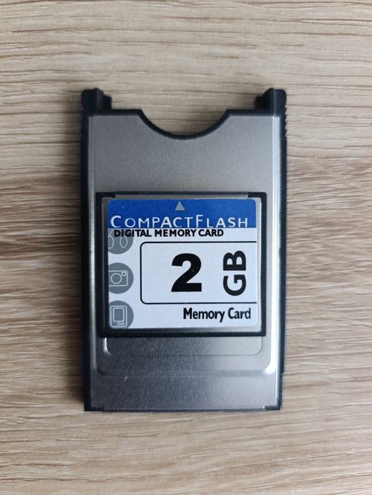 Karta CF 2 GB do Amigi + czytnik PCMCIA