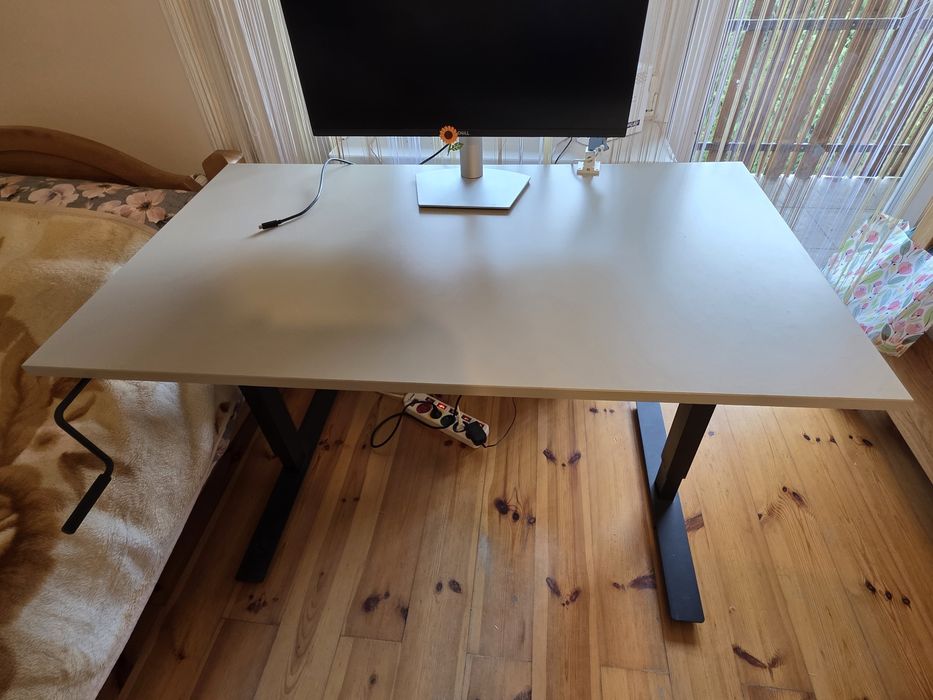Biurko regulowane ręcznie IKEA TROTTEN