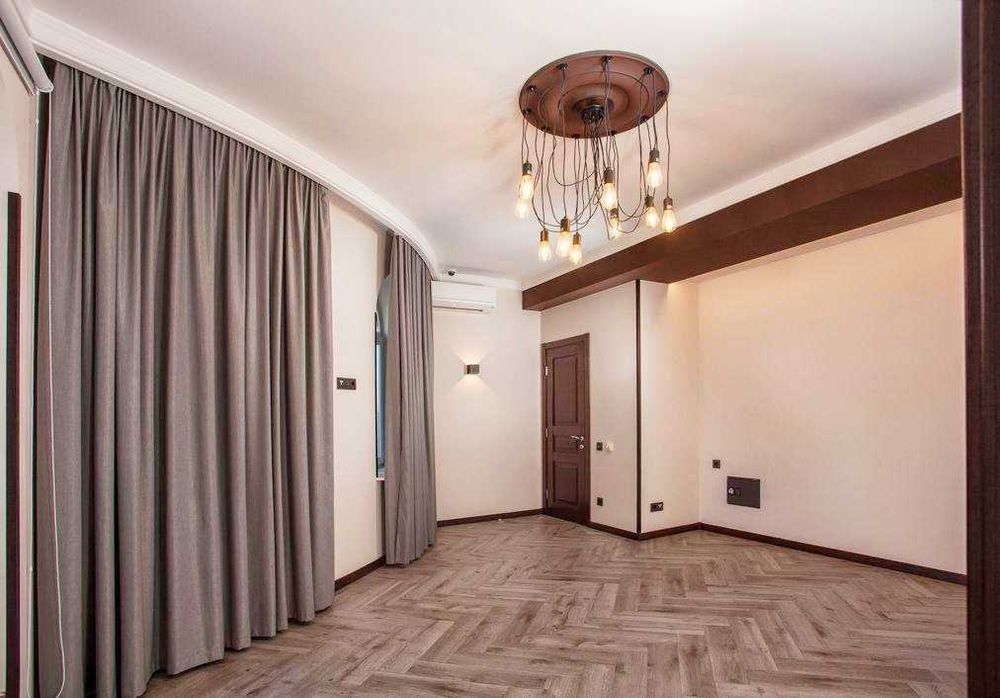 Красивый офис в центре, 140 м2. Новый дом. Терраса.