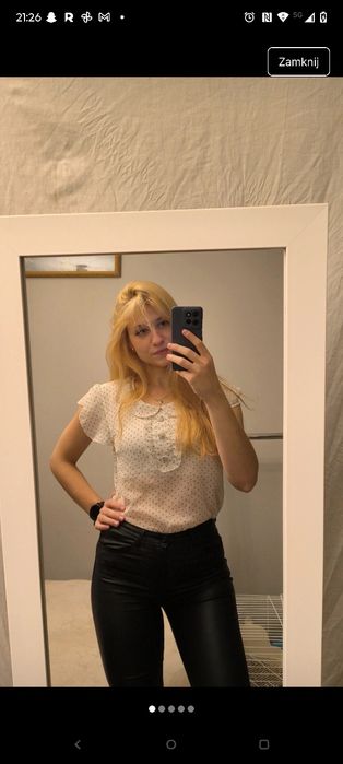 Elegancka bluzka z krótkim rękawem i falbankami Atmosphere, M