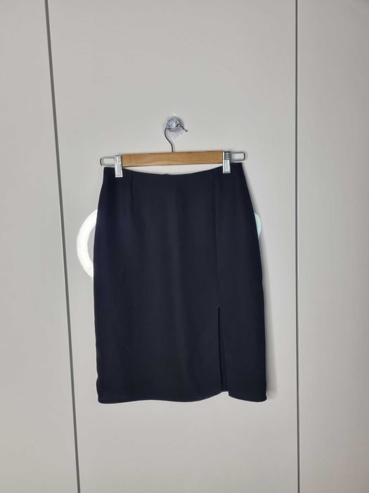 Czarna spódnica ołówkowa z rozcięciem (wymiary w opisie)