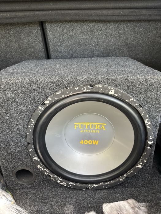 Vendo caixa de subwoofer com cabos
