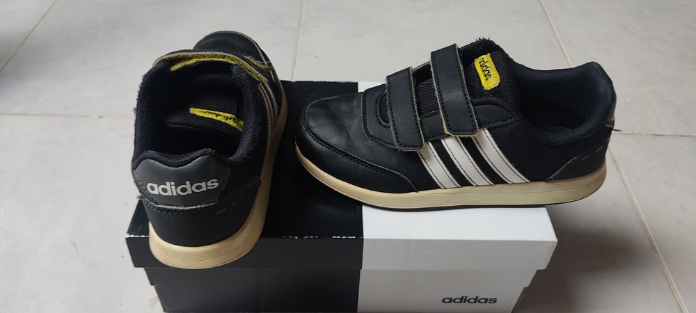 Ténis Adidas número 32 impecáveis