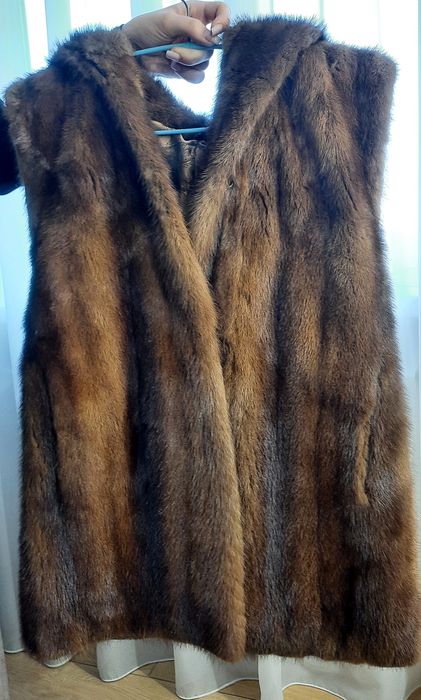 Продається мехова жилетка