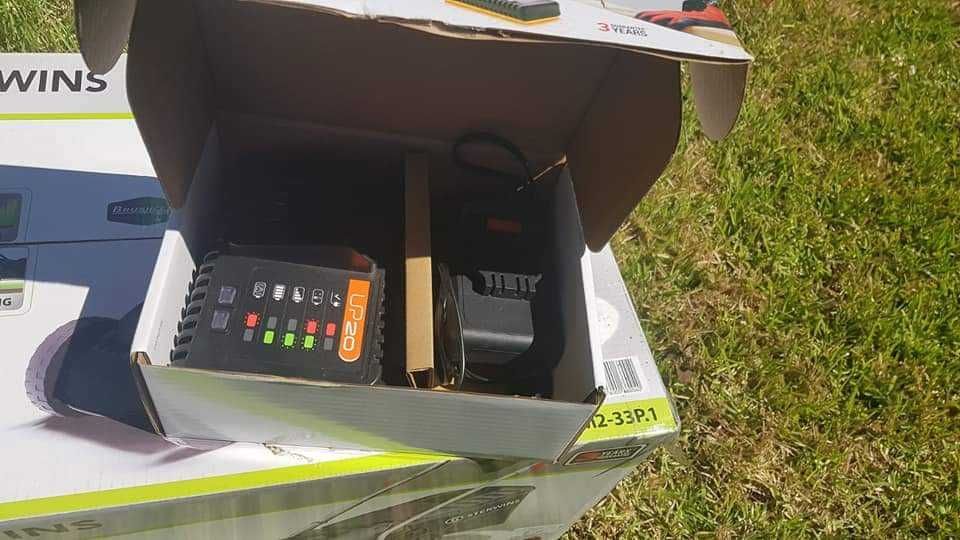máquina de cortar relva a bateria