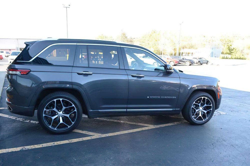 Jeep Grand Cherokee Summit 4xe      2023