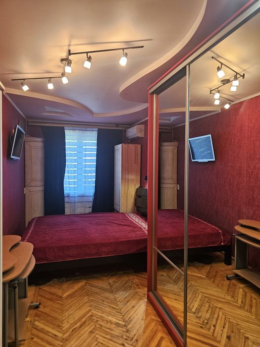 Сдают впервые 2-комнатную квартиру,  метро 5 минут,  23 августа, дом 18