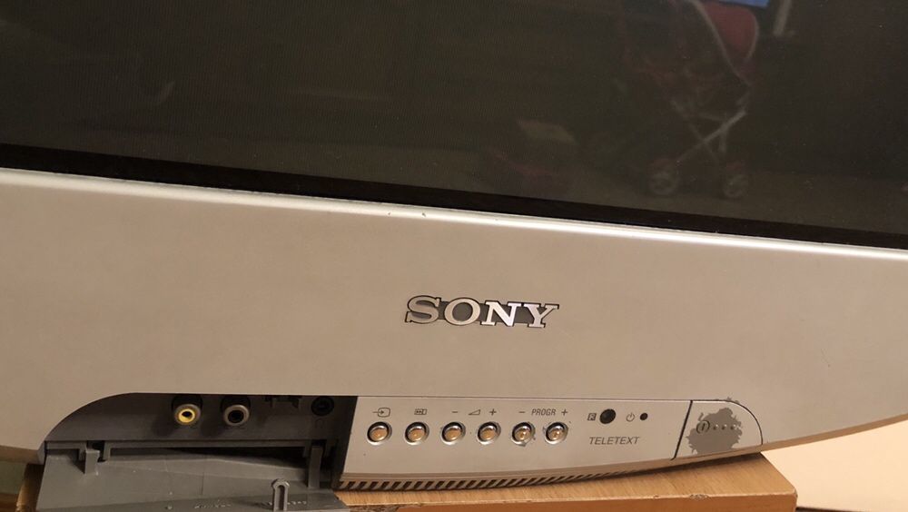 Телевізор Samsung з плоским екраном LG FD Trinitron