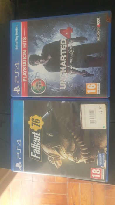 Ps4 com 2 jogos