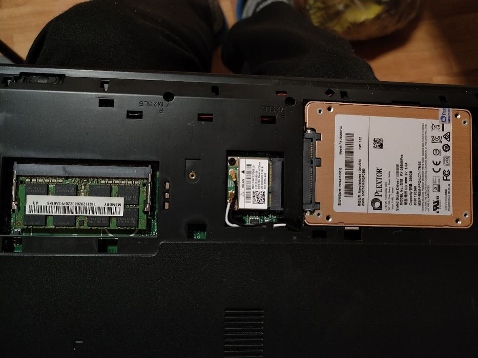 Lenovo V130-15IKB Core i5 8gb ddr4 256gb ssd