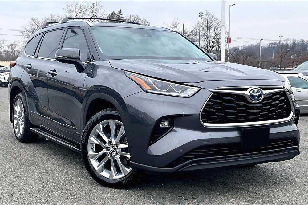 Toyota Highlander Hybrid Limited      2023