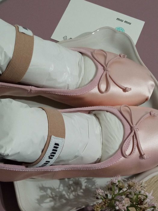 Luxuosas Bailarinas em Cetim - Miu Miu