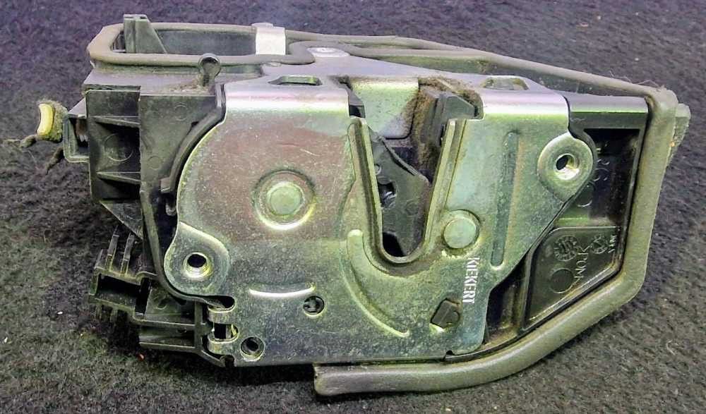 Fechadura / Fecho Porta Trás Direito BMW 1 (F20) ano 2011