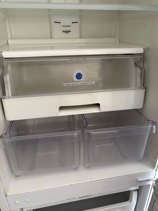 Combinado marca Whirlpool, No Frost, air stream, system electronic.