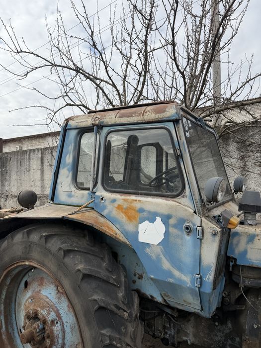 Трактор Мтз-80 ( з малою кабіною )