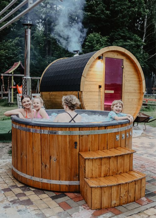 Domek nad jeziorem z jacuzzi sauna na Mazurach  noclegi domki łódka