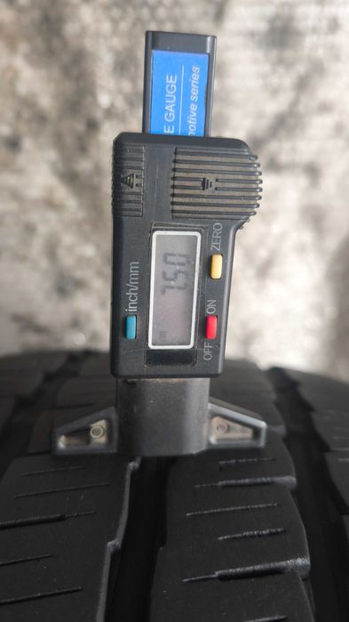 Шини б/в 235.65.16с пара Pirelli