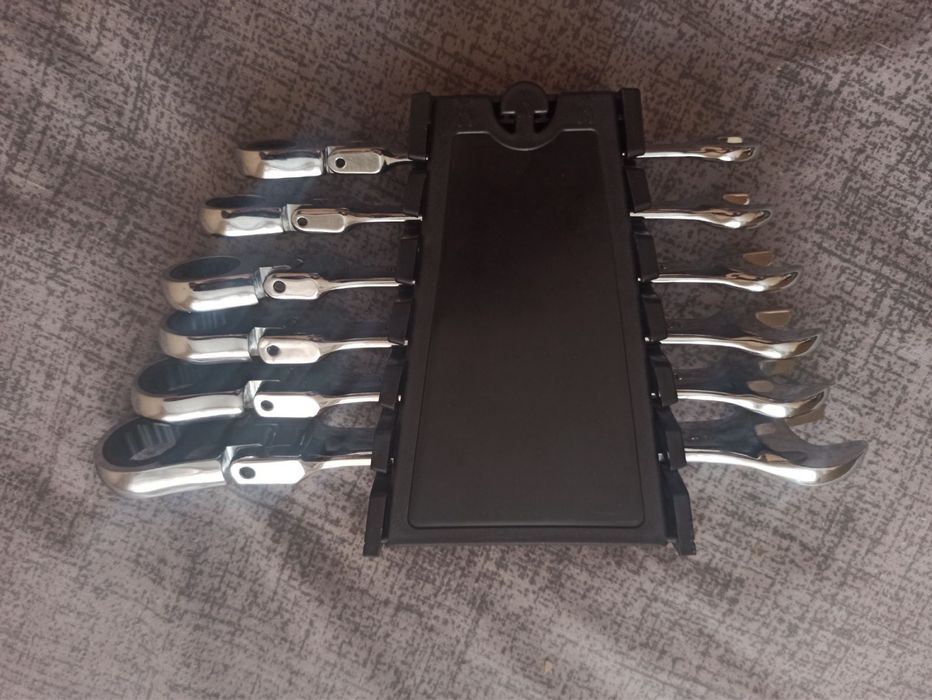 Набор рожковых ключей 8мм - 17мм с трещоткой и поворотным механизмом