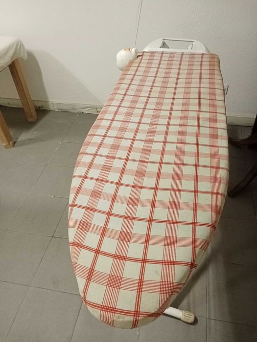Tábua de passar a ferro elétrica