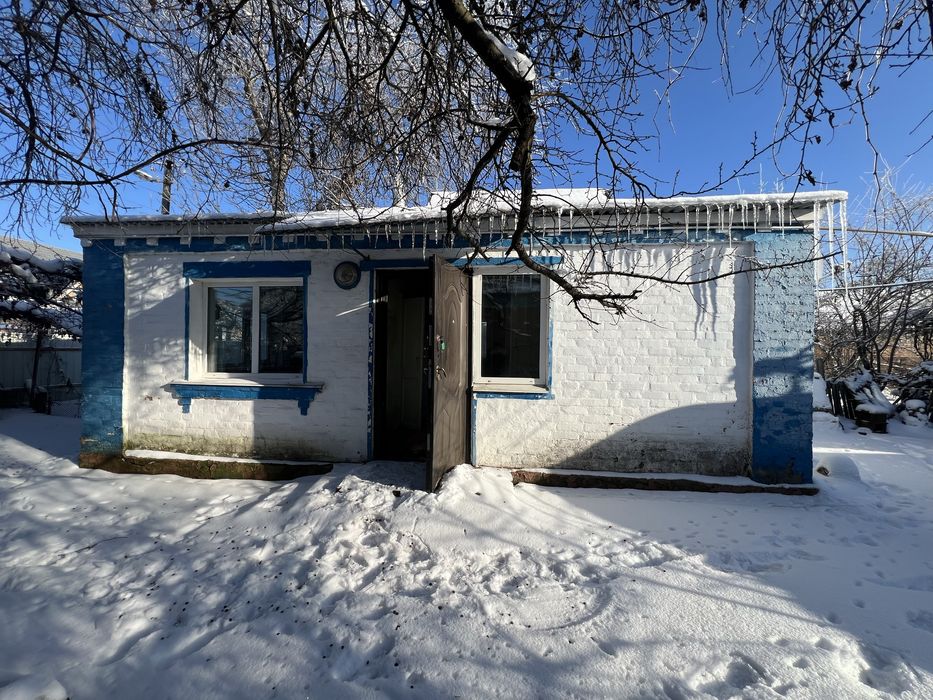 Продам будинок неподалік центру міста Узина
