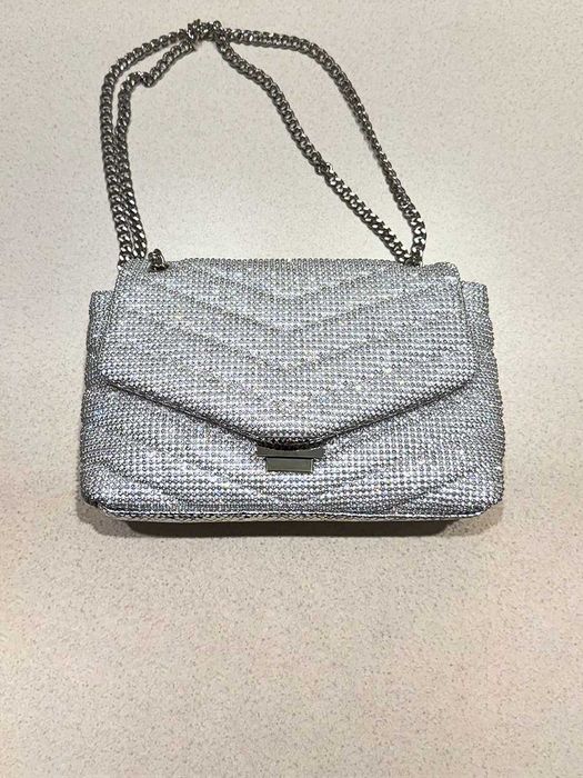 Skrząca się pikowana torebka Steve Madden