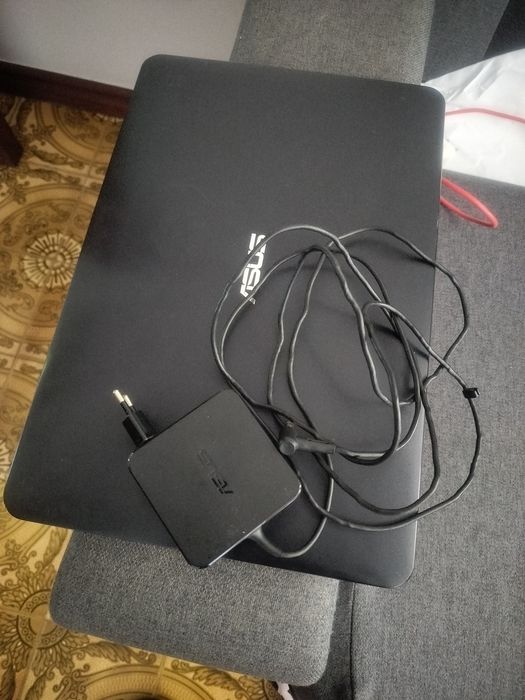 ASUS X555L – Intel Core i5 | 15.6” | Ótimo para trabalho e estudo