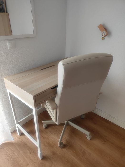 Secretaria e cadeira