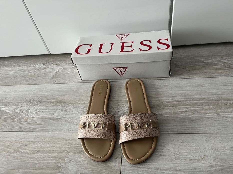 Klapki damskie Guess