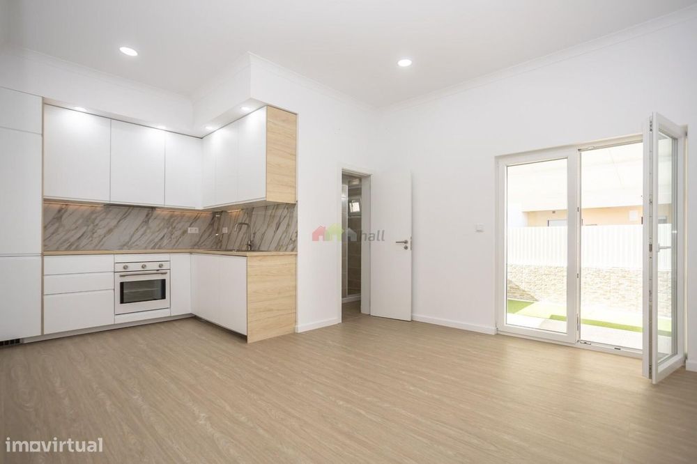 Apartamento T1 Totalmente Remodelado com Terraço Privativo (45 m2)