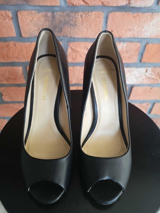 Buty półbuty czółenka na obcasie rozm. 37